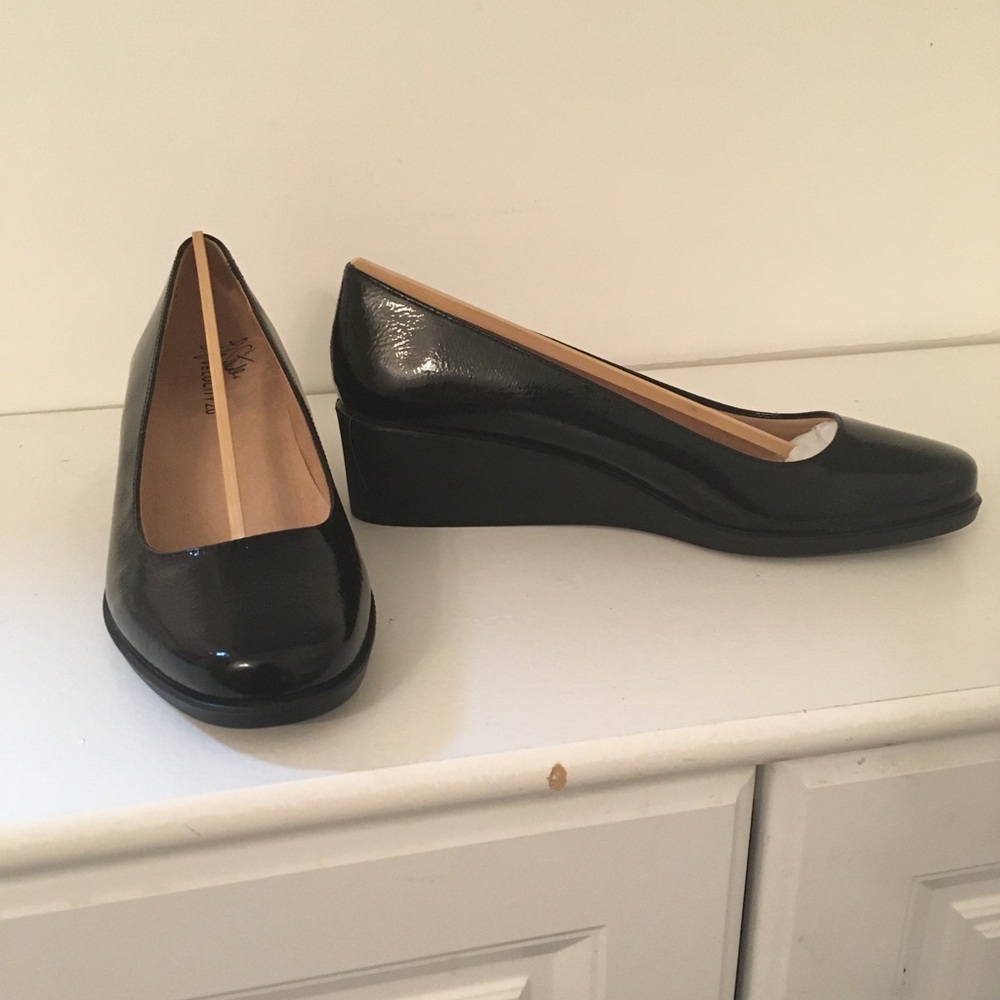 Shoes - Picture 4 of 4